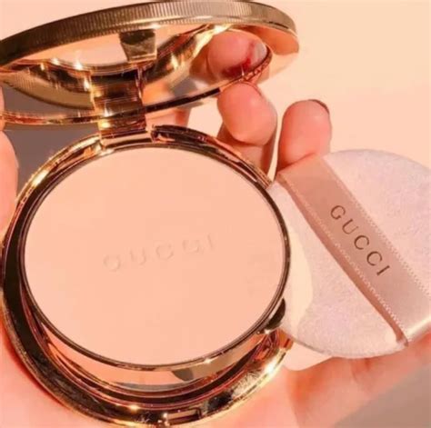 Top 4 tone màu phấn phủ Gucci Poudre lên da tự nhiên được .